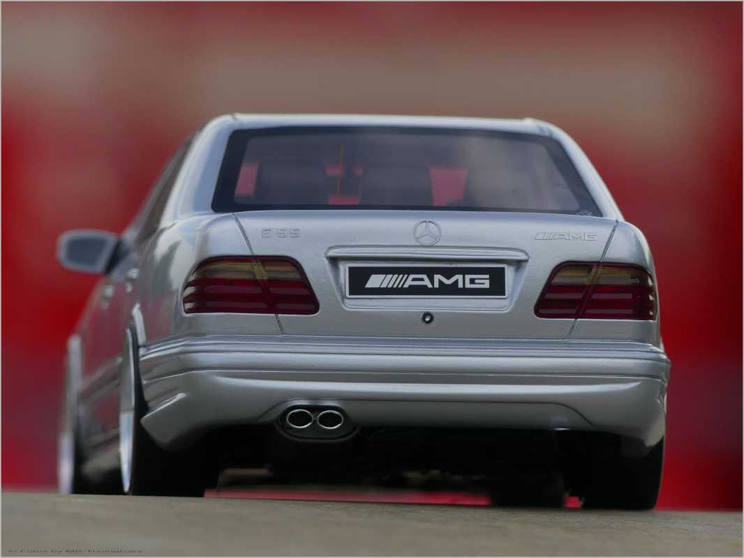 1:18 Mercedes E55 AMG W210 1999 mit 3tlg.AMG Alufelgen inkl. OVP